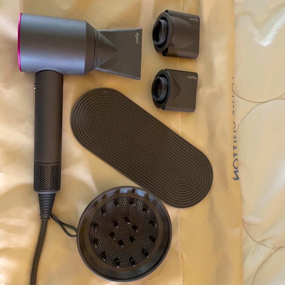 Dyson supersonic blow dryer with attachments